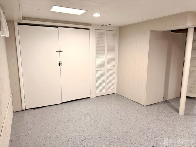 Building Photo - 139 Newman St