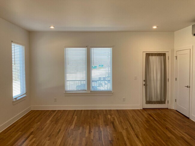 Building Photo - 3 bedroom, 3.5 bath, Spacious & Open Floor...