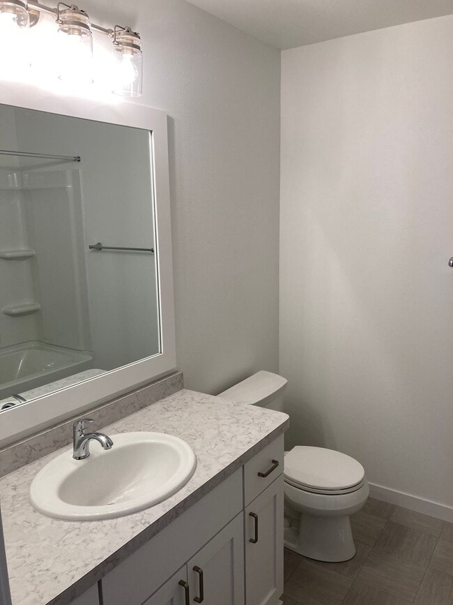 Building Photo - 4 Bed 3 Bath Single Family Home