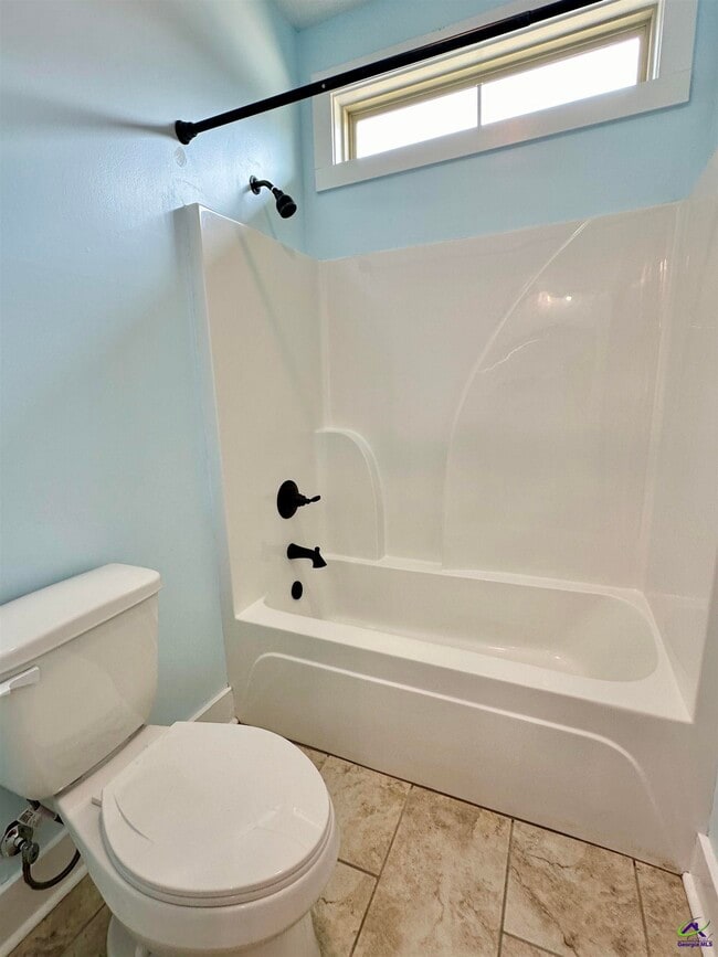Building Photo - 101 Maidenhair Ct