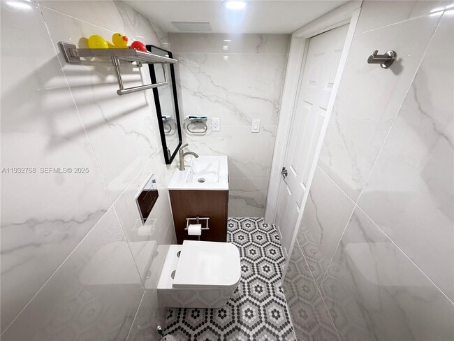 Building Photo - 3375 SW 29th Terrace