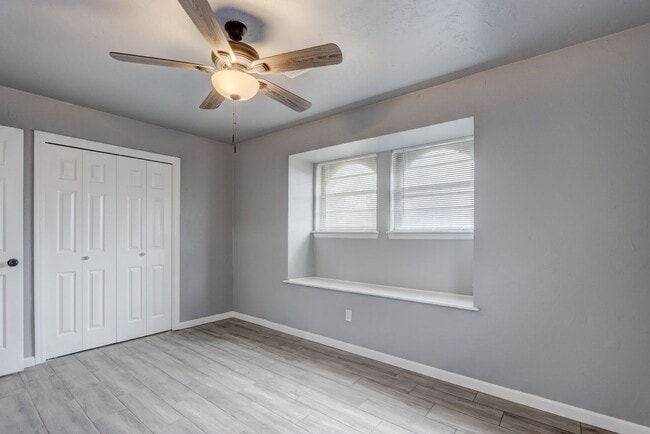 Building Photo - This Cute and Cozy 4 Bed, 2 Bath Home is Available now!!