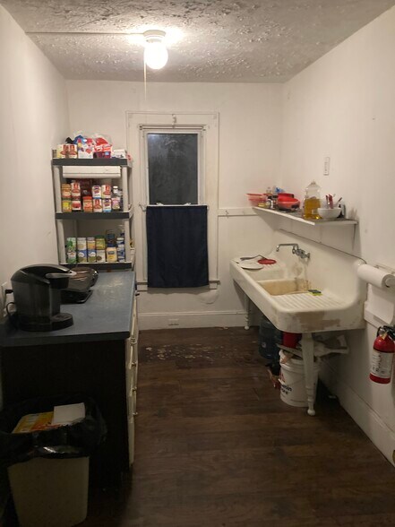 Building Photo - 111 Decker Pond Rd