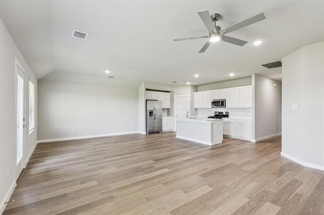 Building Photo - 729 Poppy Ln