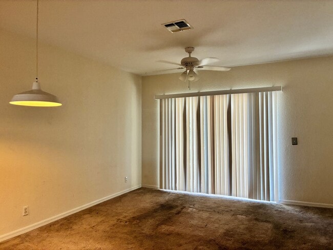 Building Photo - Peaceful Paradise in Fort Myers – Move-In Ready