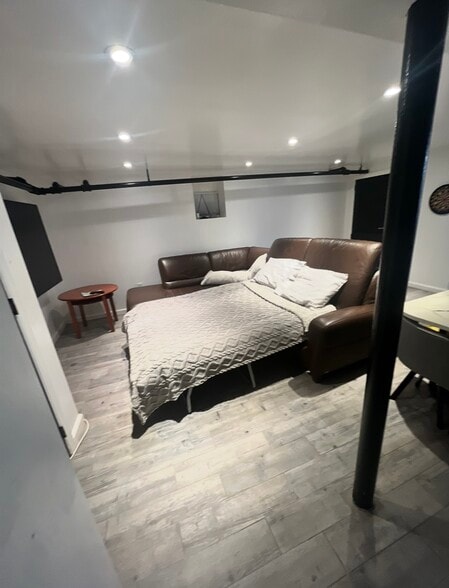 Building Photo - 176 Park Ave