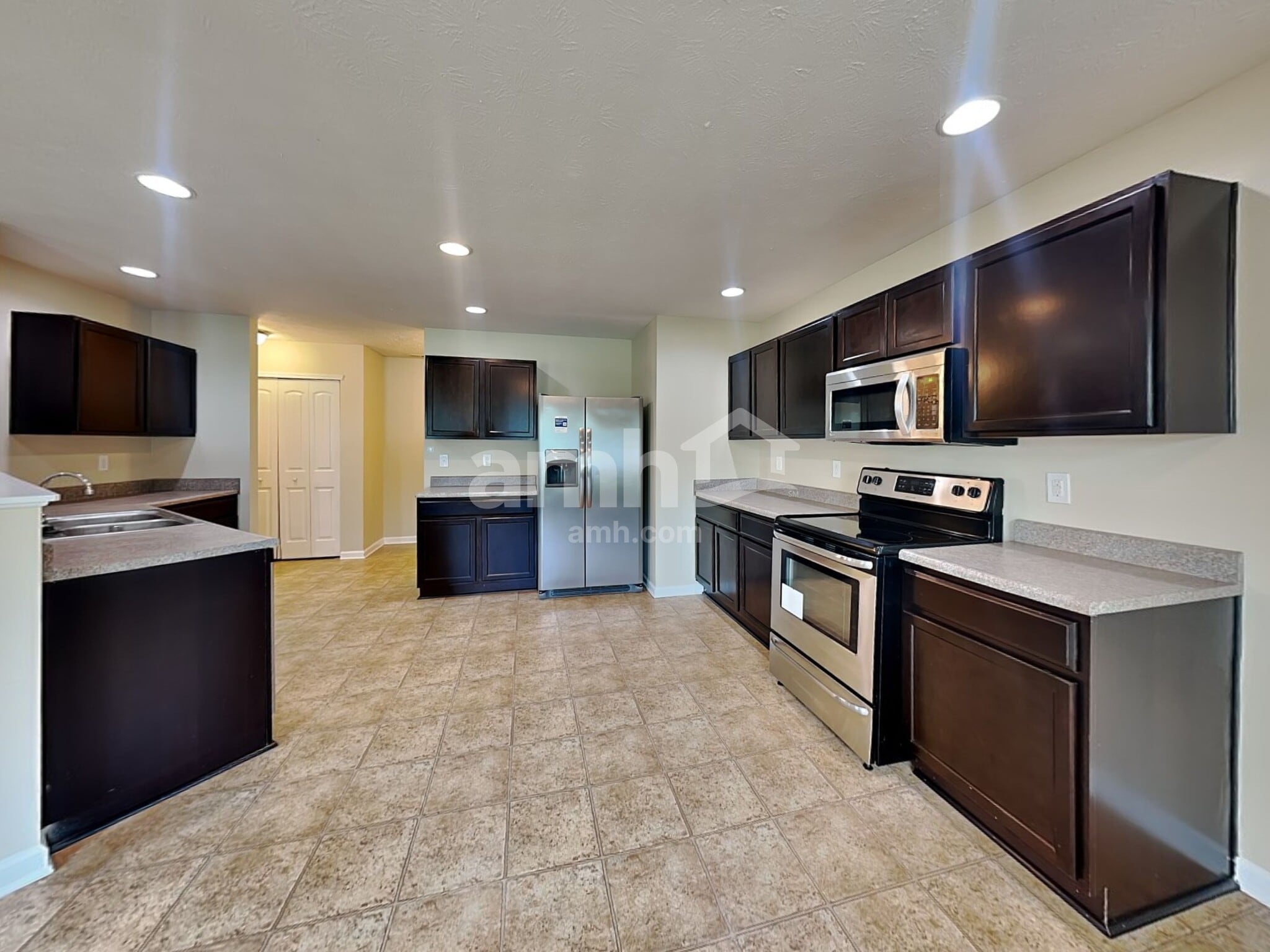 Building Photo - 7161 Lakeland Trails Blvd