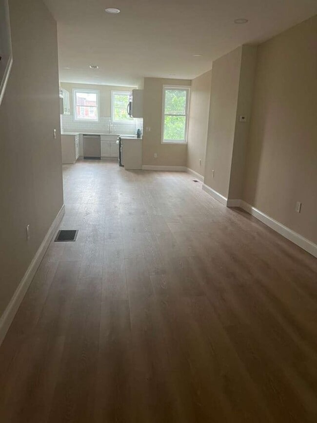 Building Photo - Spacious 3-Bedroom, 2-Bath Home with Modern Comforts