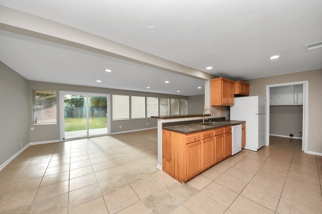 Building Photo - 7914 Marinette Dr