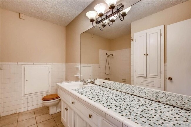 Building Photo - Central Austin Private Lifestyle!