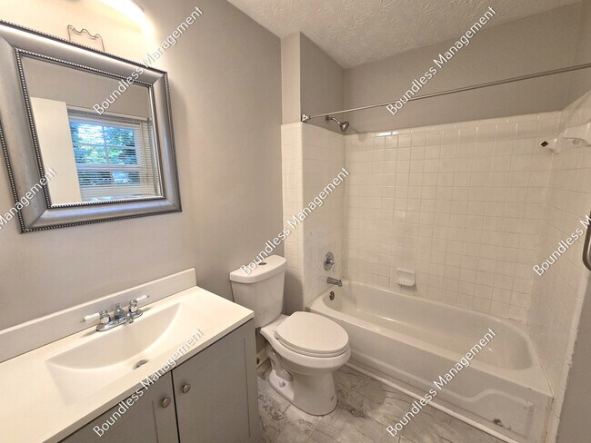 Building Photo - 5183 Suggs St