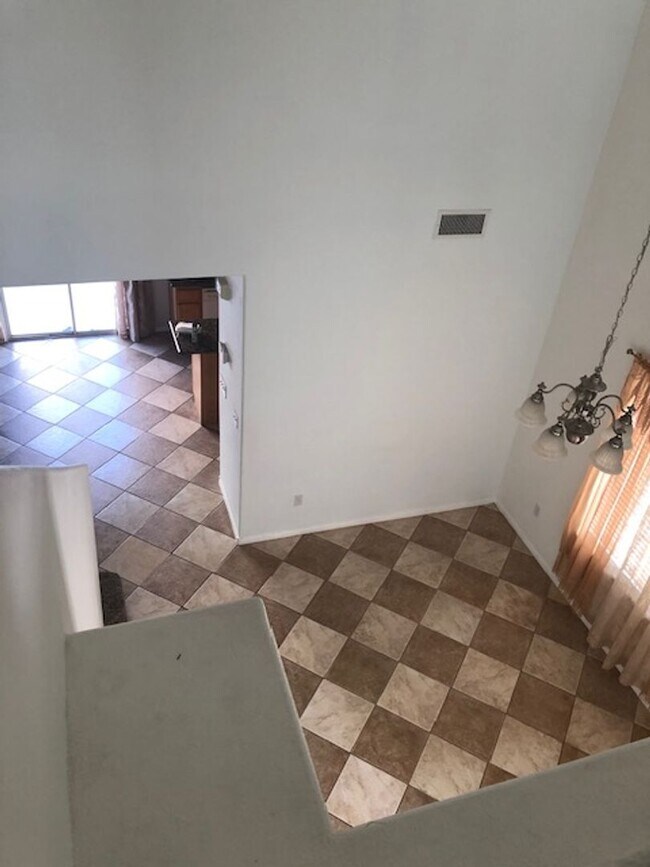 Building Photo - Expansive 3 Bedroom Treat with 2+ Bonus Ro...