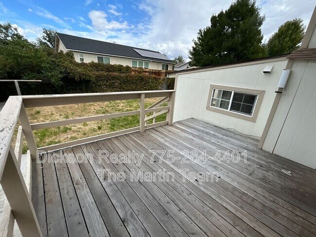 Building Photo - 306 E Quail St