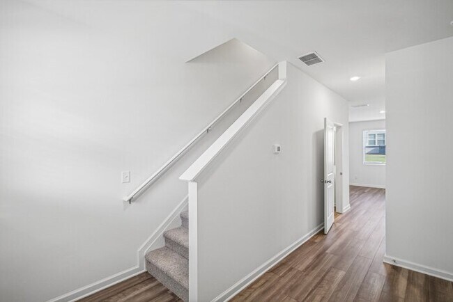 Building Photo - Fantastic 3bd/2ba home! Let yourself in!