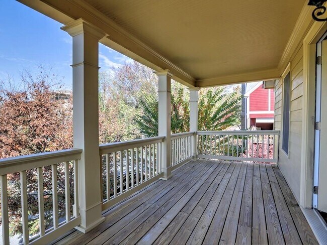Building Photo - 975 Odessa Dr