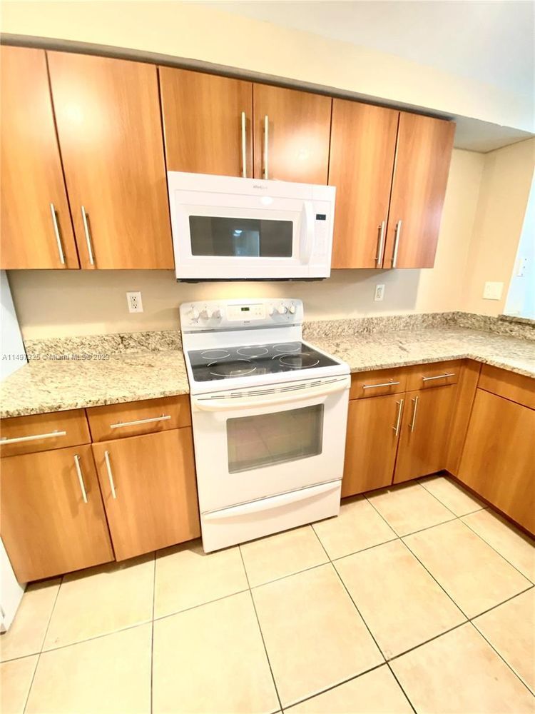 Building Photo - 5900 W Sample Rd