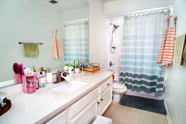 Building Photo - 18200 Andrea Cir S
