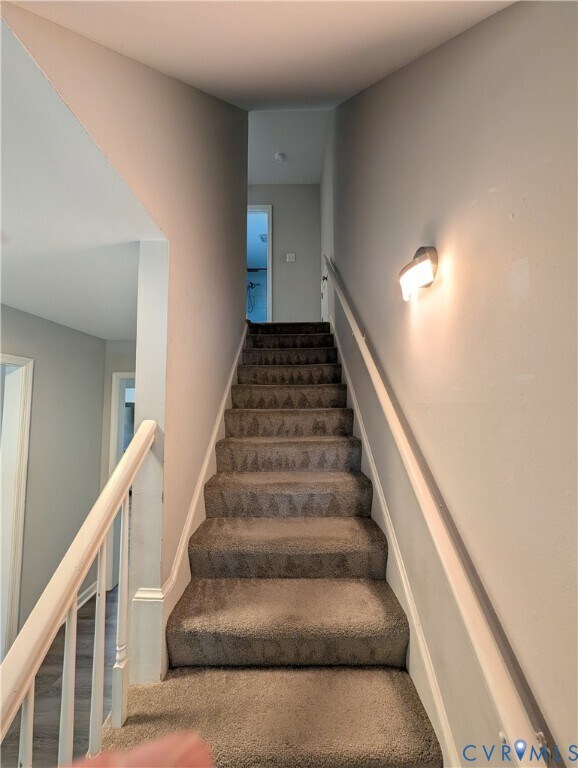 Building Photo - 409 Flint Dr