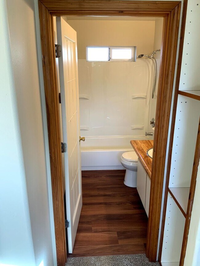 Building Photo - 2 Bedroom in Bethel-Danebo Area