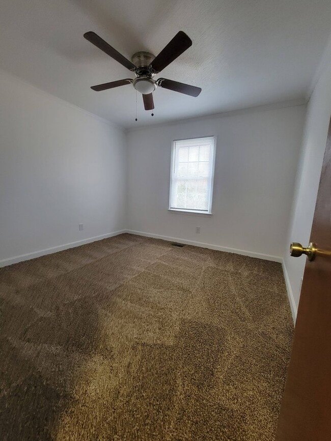 Building Photo - Ready to Move in