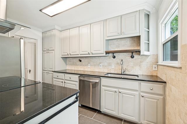 Building Photo - 8811 Santa Clara Dr