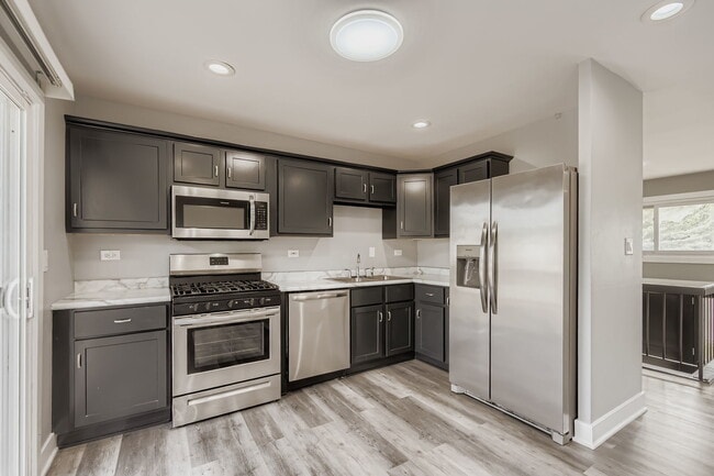 Building Photo - 5611 Allemong Dr