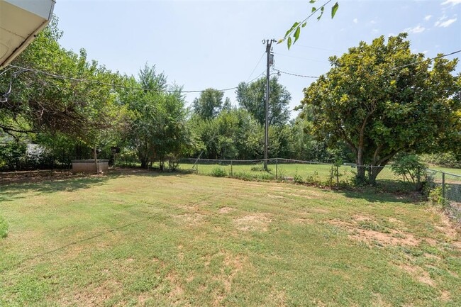 Building Photo - 2200 US-81