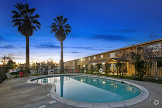 Great Pools - Vivleo Apartments