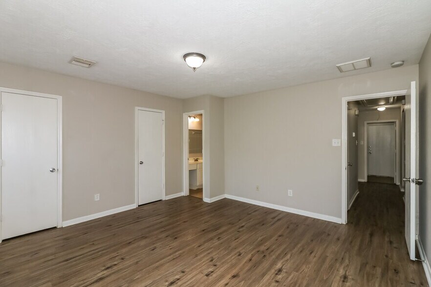 Building Photo - 8107 Sanders Glen Ln