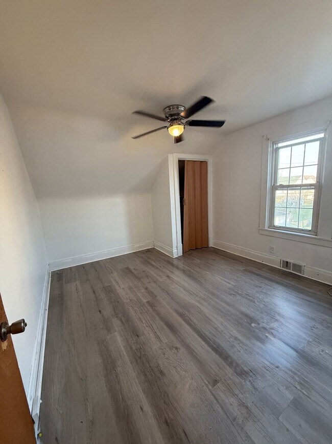 Building Photo - 2-Bedroom 1 Bath House with Spacious Entertaining Porch