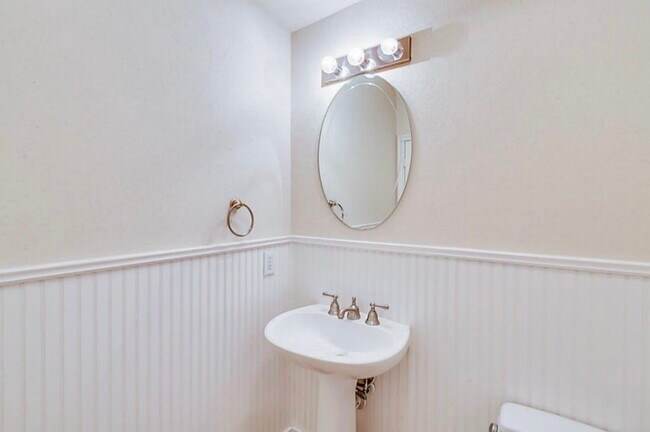 Building Photo - 12565 Piping Rock Dr