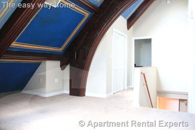 Building Photo - 17 Bow St