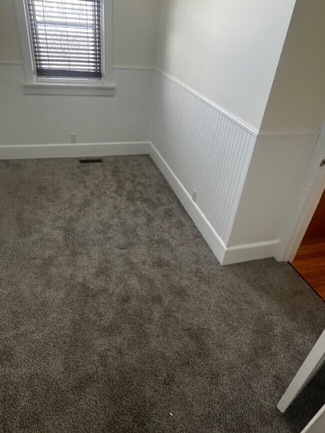 Building Photo - 15 Strathallan Park