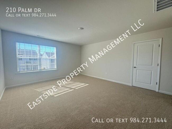 Building Photo - 210 Palm Dr