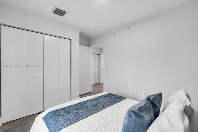 Building Photo - 645 Palmetto Dr