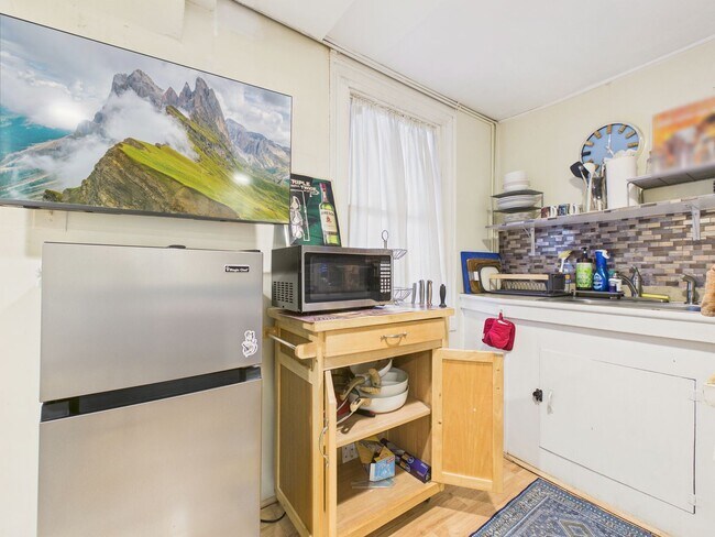 Building Photo - 260 North St