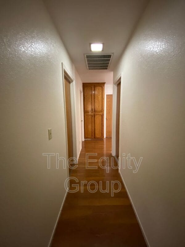 Building Photo - 5936 W Oak Ave