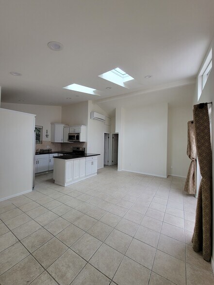 Building Photo - 5011 Lockhaven Ave