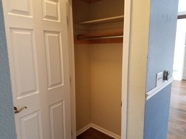 Building Photo - House For Lease