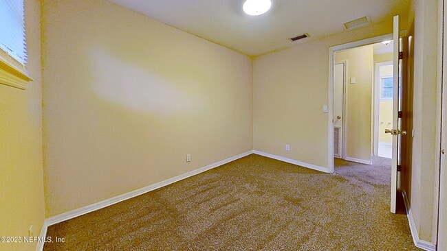 Building Photo - 165 Parkwood Dr W