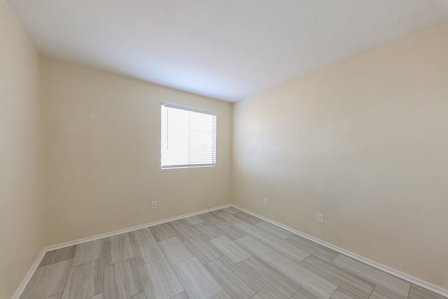 Building Photo - 1111 W Wagoner Rd