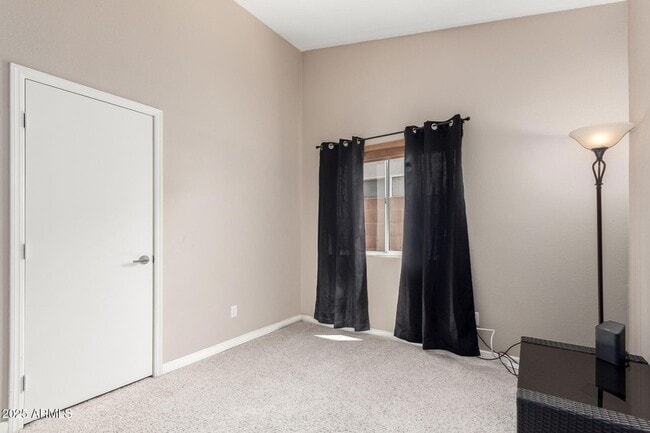 Building Photo - 8375 W Dahlia Dr