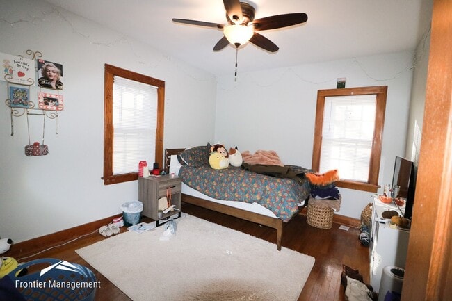 Building Photo - Awesome 4 bedroom 2 bathroom home located ...