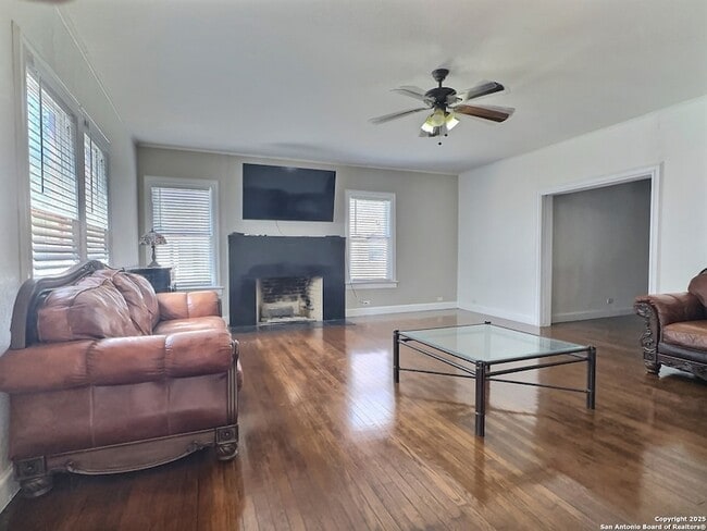Building Photo - 119 E Ridgewood Ct