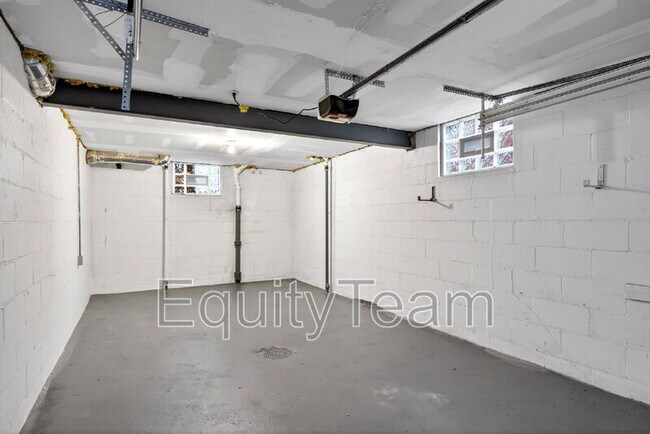 Building Photo - 405 Home Ave