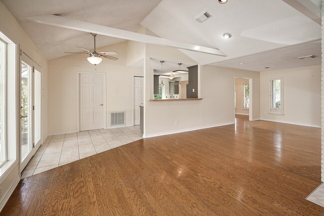 Building Photo - 10631 Del Monte Dr