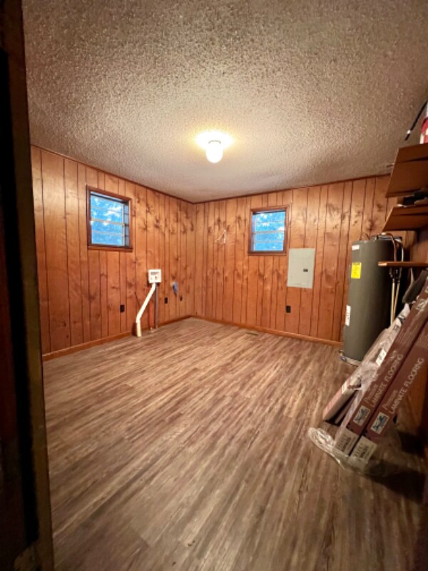 Building Photo - 722 Walnut Rd