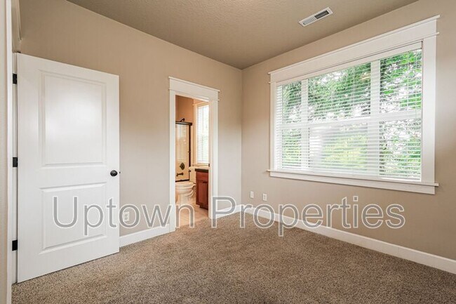 Building Photo - 9408 SE Causey Ave