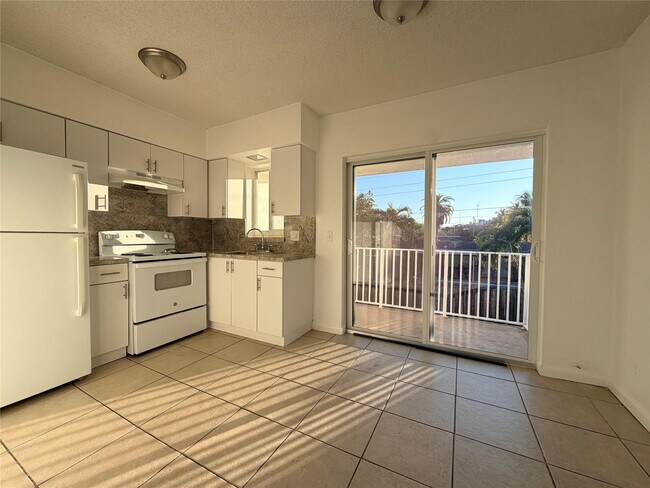 Building Photo - 600 S Luna Ct