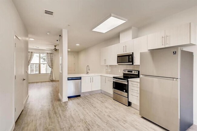 Building Photo - 7805 Cooper Ln